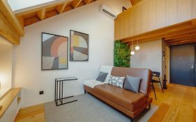 Elegant Downtown Apartment By Vacationy